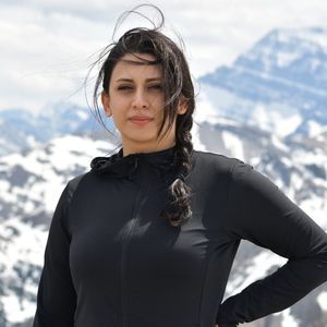 Meet your Posher, Flora